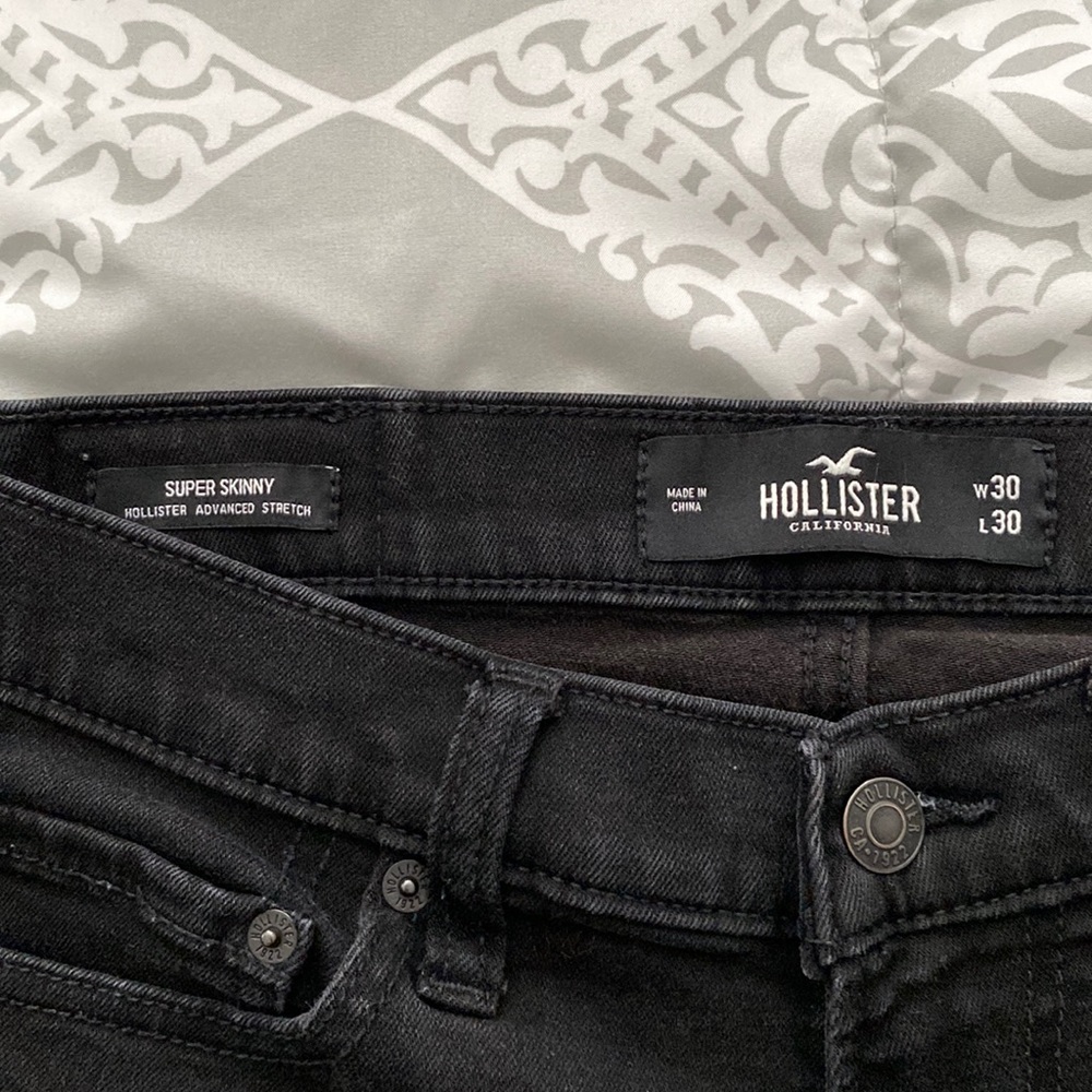 MEN’S HOLLISTER JEANS
